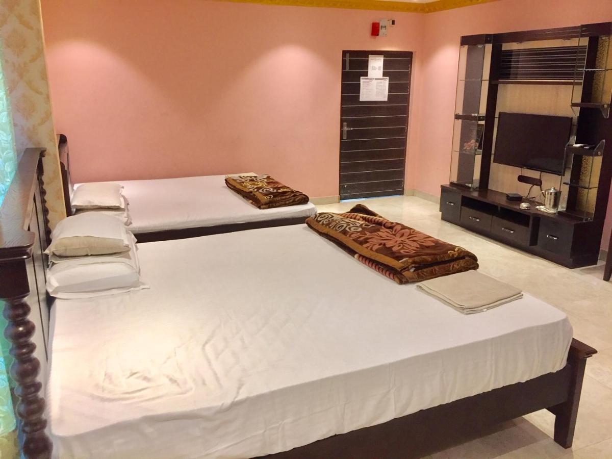 Calcutta Queen Guest house *